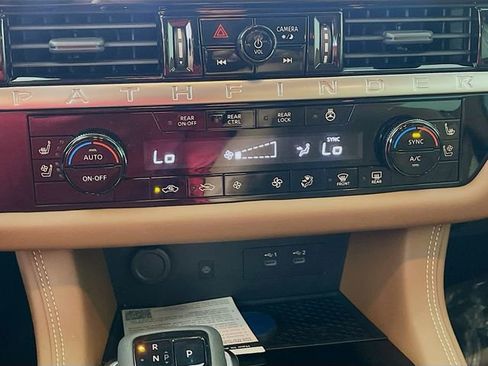 New 2026 Nissan Pathfinder Platinum FWD image 11