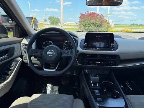 Used 2023 Nissan Rogue SV FWD image 13