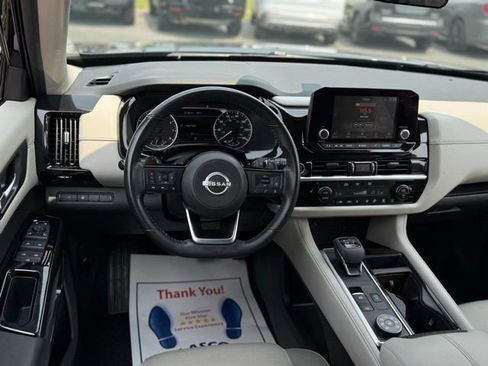 Used 2022 Nissan Pathfinder SV image 4