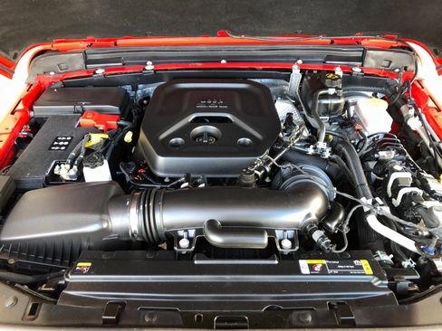 Used 2024 Jeep Wrangler Sport S image 3