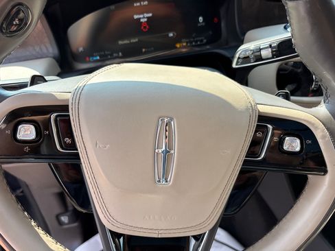 Certified 2022 Lincoln Aviator Reserve w/ Equipment Group 201A AWD/4WD image 16