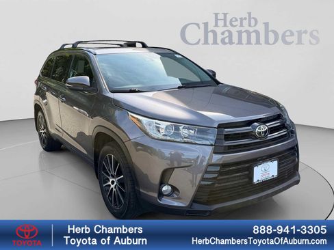 Used 2018 Toyota Highlander SE AWD/4WD image 1