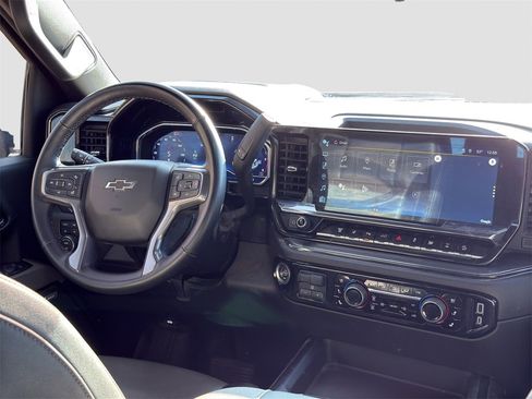 Used 2024 Chevrolet Silverado 2500 ZR2 w/ Technology Package image 18