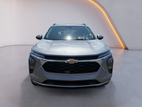 Used 2024 Chevrolet Trax LT w/ Driver Confidence Package FWD image 8