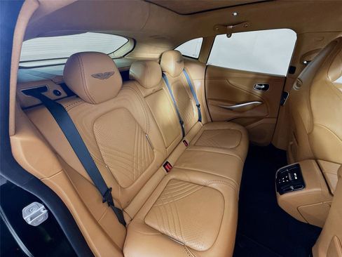 Used 2021 Aston Martin DBX image 26