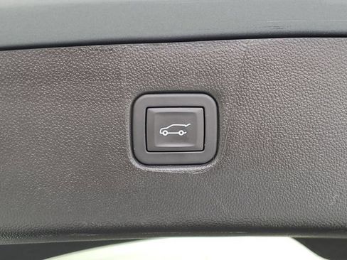 Used 2025 Chevrolet Blazer RS FWD image 12