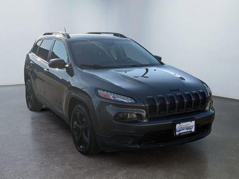 Used 2017 Jeep Cherokee Sport w/ Cold Weather Group FWD image 7