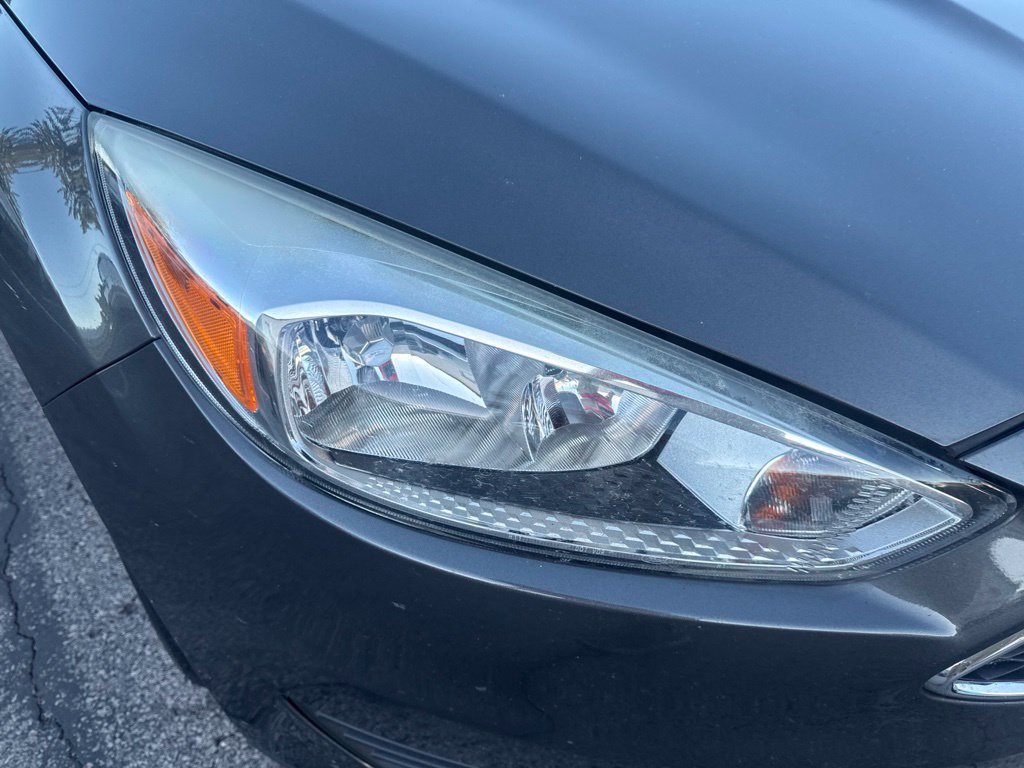 Used 2015 Ford Focus SE FWD image 45