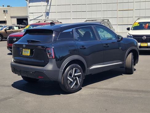 New 2026 Nissan Kicks SV w/ SV Premium Package FWD image 4