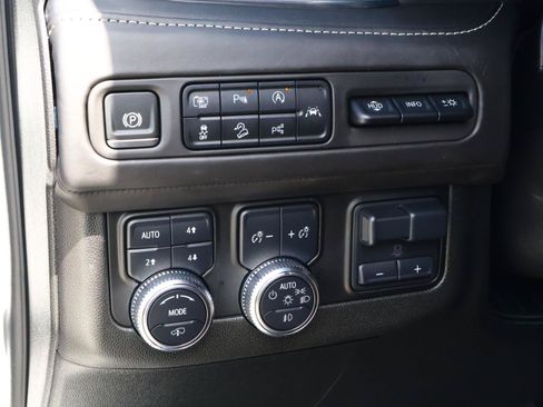 Used 2024 GMC Yukon Denali Ultimate AWD/4WD image 31