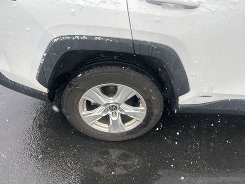 Used 2021 Toyota RAV4 XLE w/ Convenience Package image 13