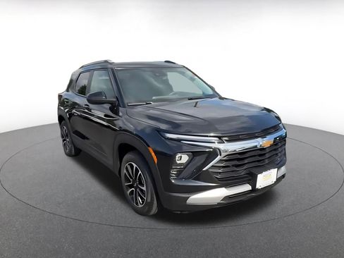 Used 2025 Chevrolet TrailBlazer LT FWD image 3