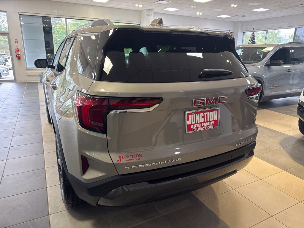 New 2027 GMC Terrain Elevation w/ Elevation Premium Package AWD/4WD image 4