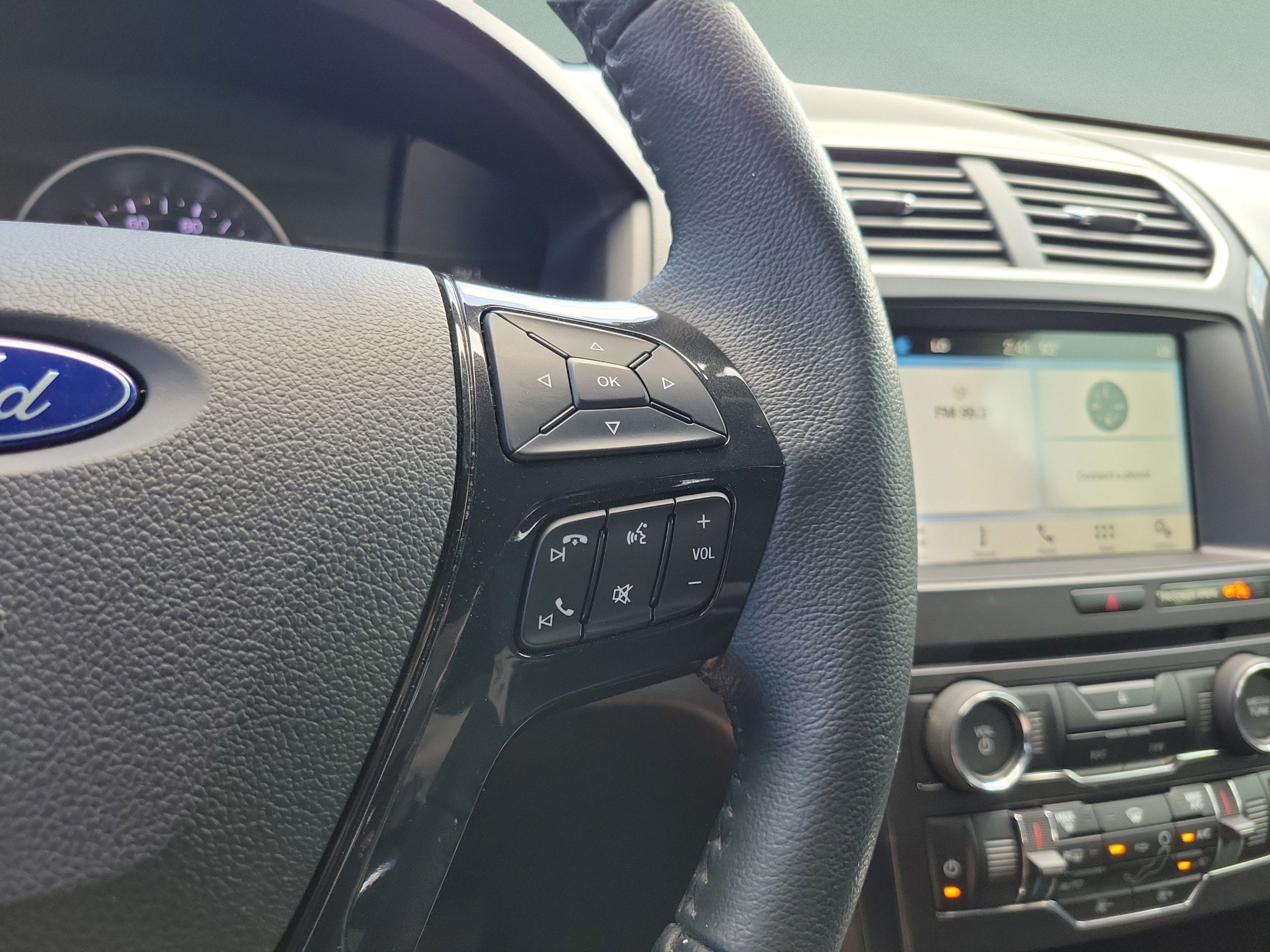 Used 2017 Ford Explorer XLT w/ Equipment Group 201A FWD image 22