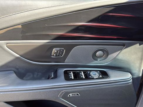 Certified 2024 Lincoln Nautilus Reserve w/ Equipment Group 202A image 12