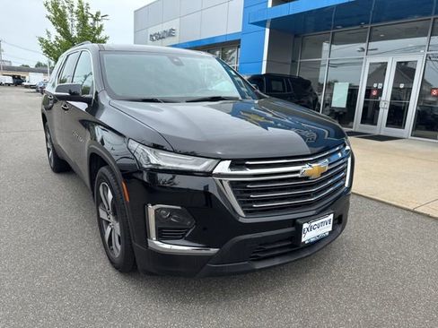 Used 2023 Chevrolet Traverse LT w/ LT Premium Package AWD/4WD image 4
