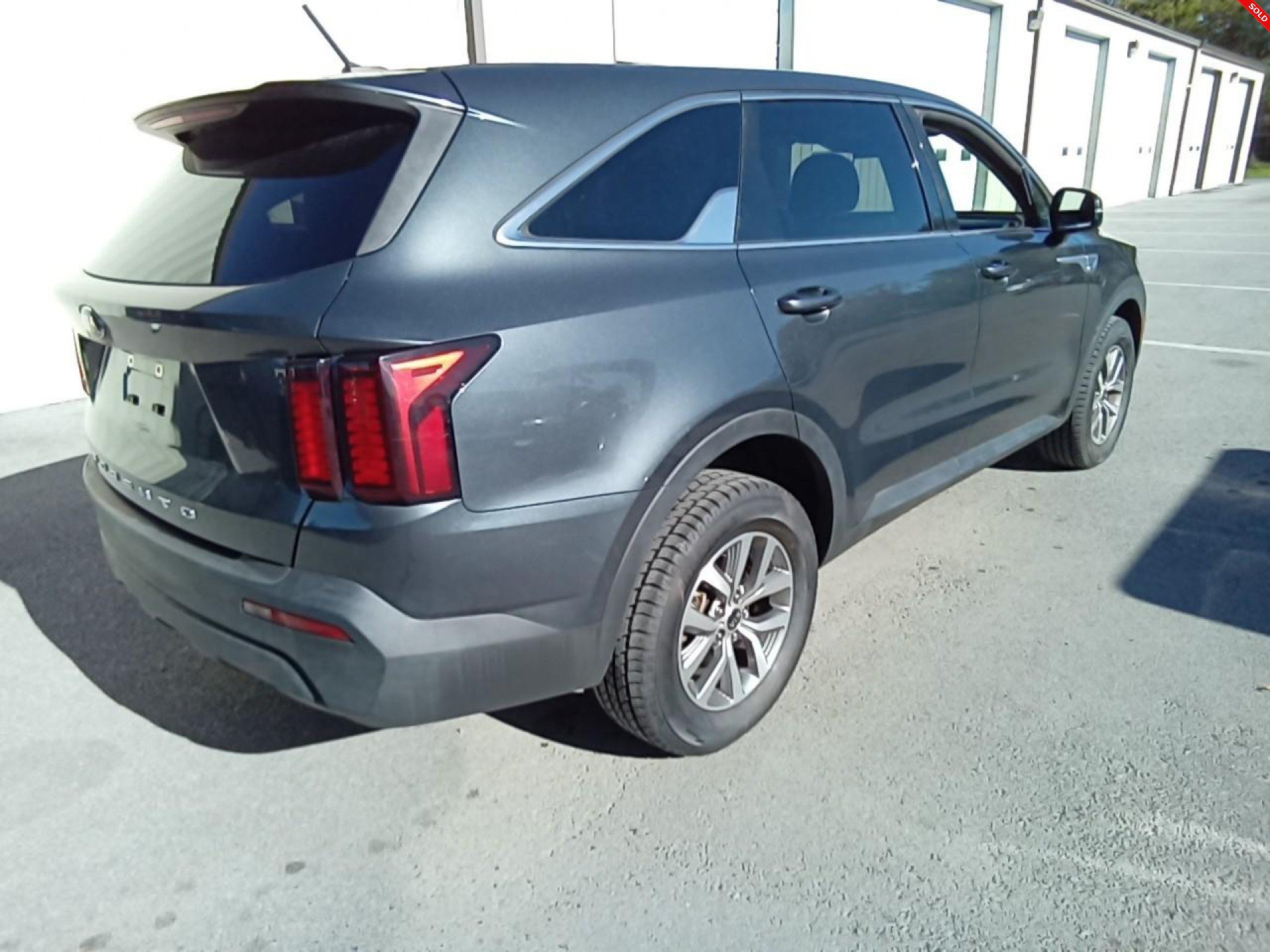 Used 2021 Kia Sorento LX AWD/4WD image 3