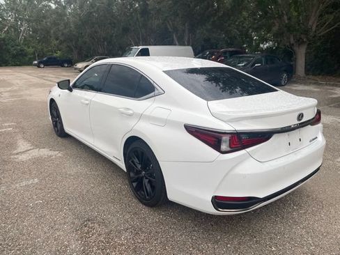 Used 2022 Lexus ES 300h F Sport w/ Accessory Package 2 FWD image 4