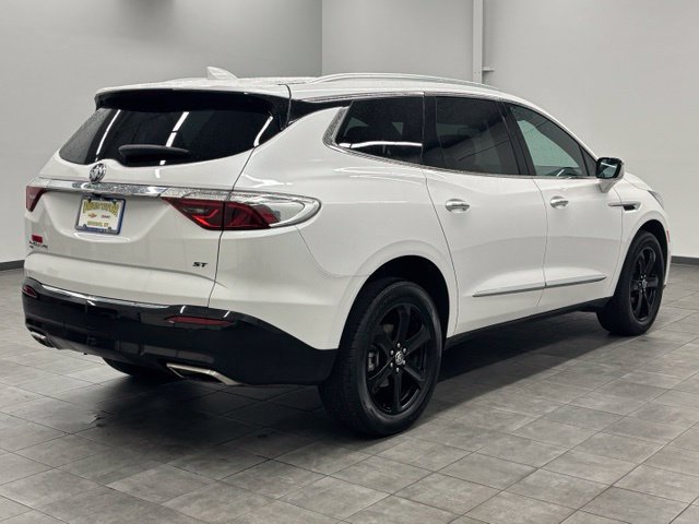 Used 2024 Buick Enclave Essence w/ Sport Touring Edition AWD/4WD image 2