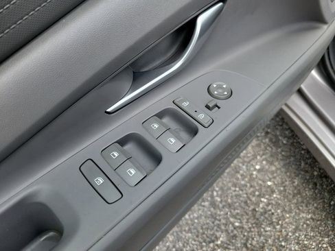 Certified 2021 Hyundai Elantra SE image 17