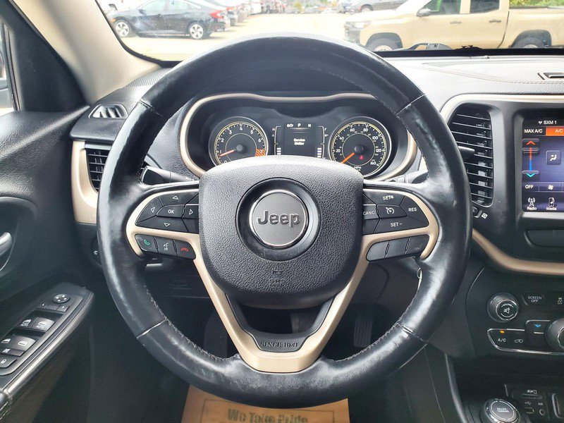 Used 2015 Jeep Cherokee Latitude w/ Cold Weather Group AWD/4WD image 9