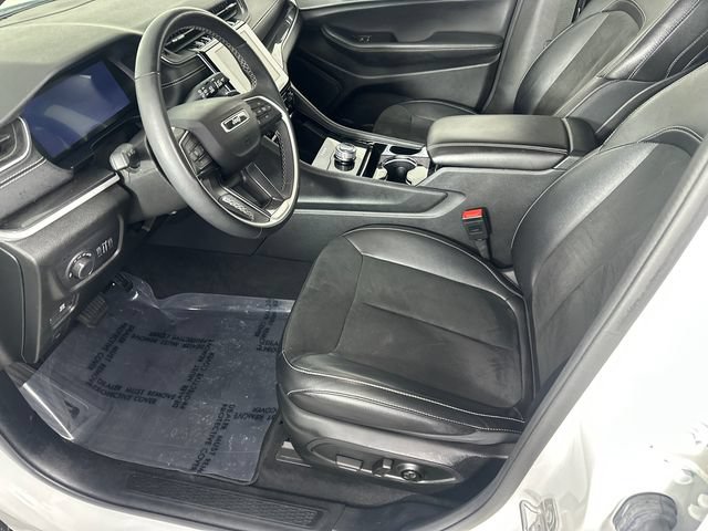 Used 2023 Jeep Grand Cherokee L Laredo AWD/4WD image 4