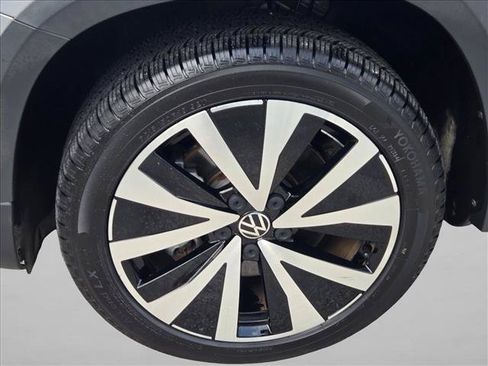 Used 2022 Volkswagen Taos SE FWD image 22