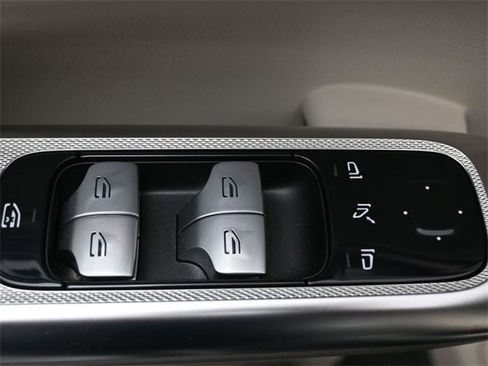 Used 2024 Mercedes-Benz GLC 300 image 21