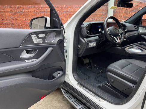 Used 2023 Mercedes-Benz GLS 450 4MATIC image 10
