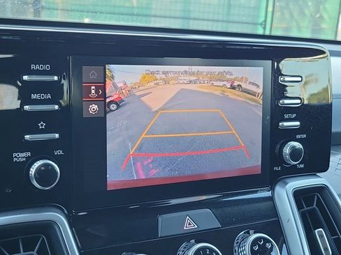 Used 2023 Kia Sorento LX image 31