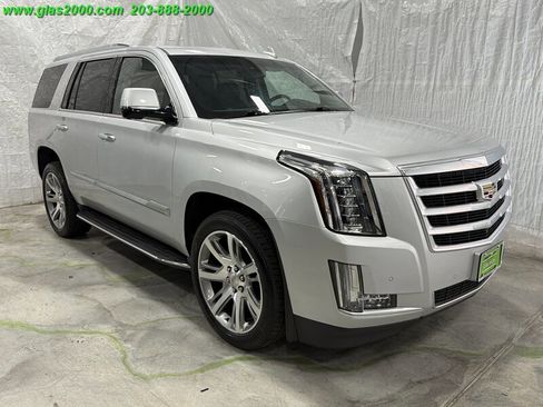 Used 2016 Cadillac Escalade Luxury AWD/4WD image 2