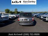 Used 2016 Chrysler Town & Country Touring image 6