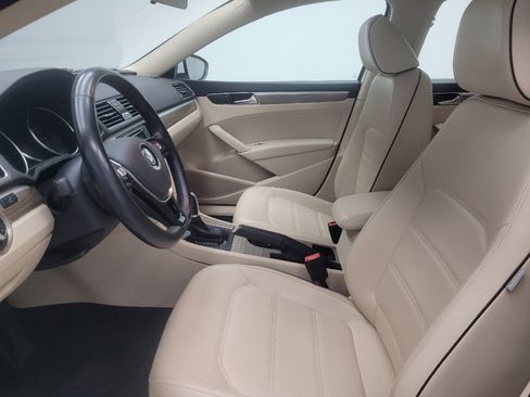 Used 2018 Volkswagen Passat 2.0T SE FWD image 17