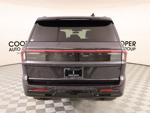 New 2025 Lincoln Navigator Reserve w/ Jet Appearance Package AWD/4WD image 24