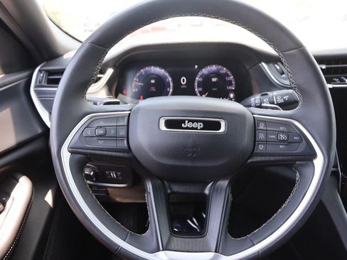 Used 2024 Jeep Grand Cherokee Altitude AWD/4WD image 11