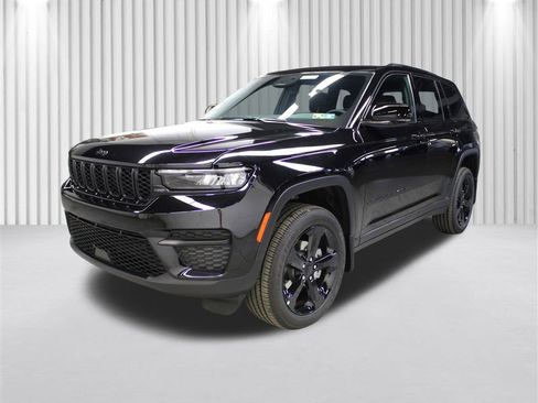 New 2025 Jeep Grand Cherokee Altitude image 8