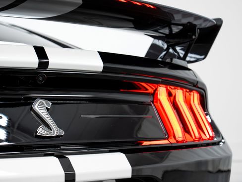 Used 2021 Ford Mustang Shelby GT500 w/ Carbon Fiber Track Pack image 32