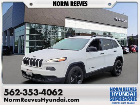 Used 2017 Jeep Cherokee Altitude image 1