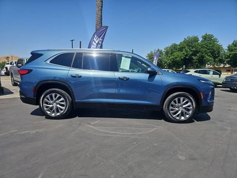 Certified 2025 Buick Enclave Preferred FWD image 9
