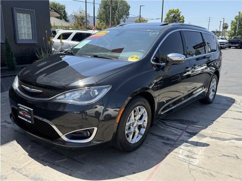 Used 2018 Chrysler Pacifica Limited FWD image 3