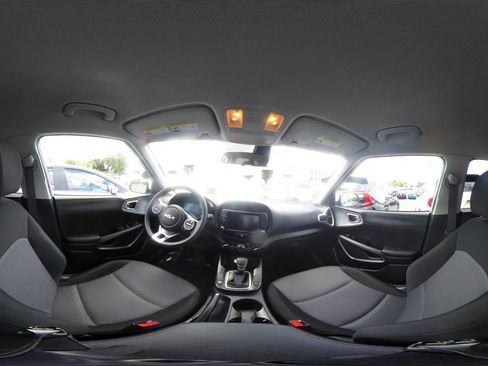 Used 2025 Kia Soul LX w/ LX Technology Package FWD image 40