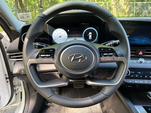 Certified 2023 Hyundai Elantra Limited FWD image 19