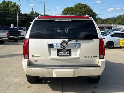 Used 2011 Cadillac Escalade 4WD Hybrid image 17