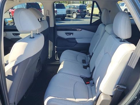 Used 2023 Honda Pilot LX image 4