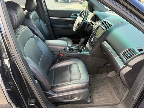 Used 2017 Ford Explorer Sport w/ Equipment Group 401A AWD/4WD image 33