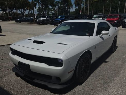 Used 2016 Dodge Challenger SRT Hellcat RWD image 1