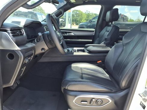 Used 2024 Jeep Wagoneer Series II AWD/4WD image 16