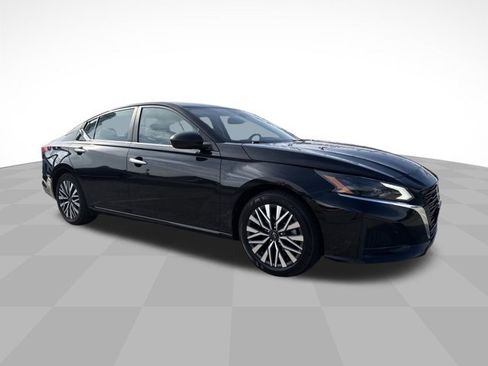 Used 2024 Nissan Altima 2.5 SV image 3