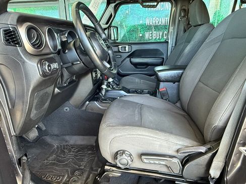 Used 2018 Jeep Wrangler Unlimited Sport S image 25