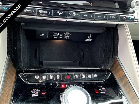 Used 2022 Jeep Grand Wagoneer Series I AWD/4WD image 37